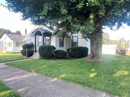 Charming 2 bedroom one bath home close to Highland Park! Отели в г. Howard County