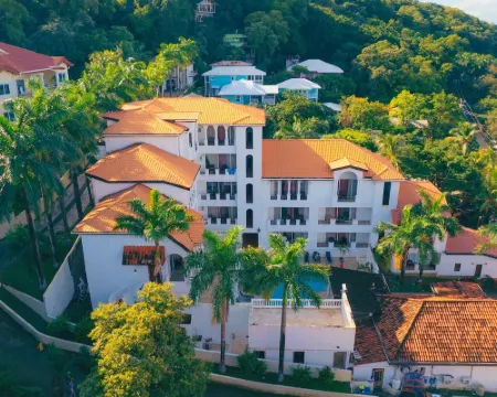 Hotel West Bay Colonial Hotels in West Bay