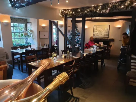 Dragon Inn Отели в г. Лланфиейнджел Кумду вит Булч энд Катедин