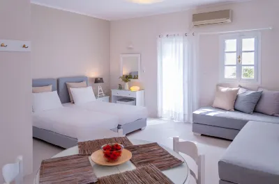 Milos Bay Suites Hotels near شاطئ بلاثيانا (Plathiena Beach)