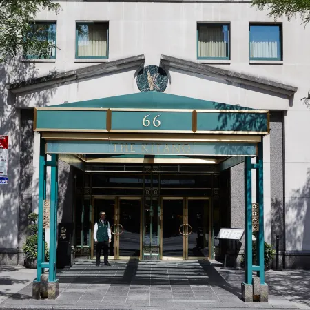 The Kitano Hotel New York Отели рядом с достопримечательностью «Станция метро Seventh Avenue»