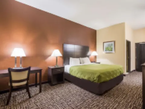 Quality Inn & Suites Caseyville - St. Louis Hotels in Caseyville