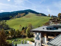 Modern Suite Directly on the Ski Slope Hotels in Saalbach