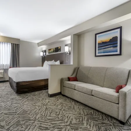Comfort Inn & Suites Pacific - Auburn