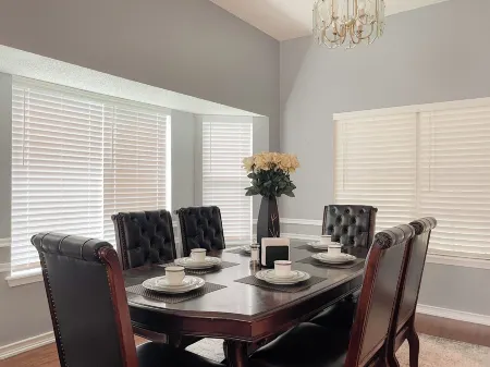 Charming 3-bedroom house with fitness room in peaceful Broken Arrow