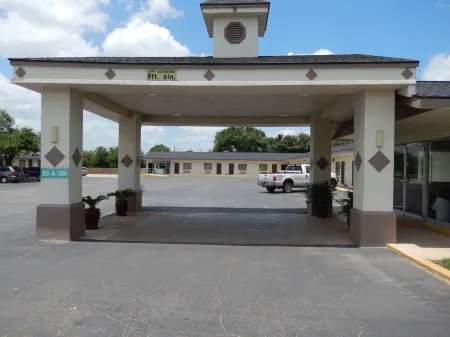 Executive Inn Pearsall