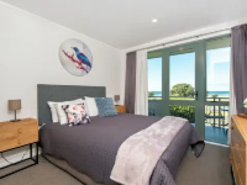 Beachpoint Apartments Hotels in Ohope