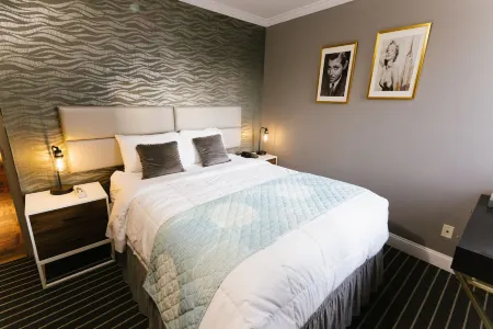 Hotel Richland LES Отели рядом с достопримечательностью «St Augustine's Episcopal Church»