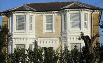 Lovely Spacious 3 Bedded First Floor Apartment