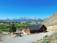 Stanley House - Hillside Cabin with Panoramic Views of the Sawtooth Mountains Hotels in Custer County
