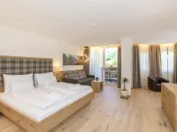 Hotel Royal Und Ferienhaus Annabel Hotels in Sesto