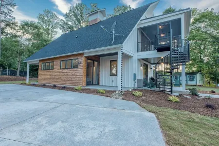 Azalea Retreat - the Cottage by Avantstay Pool