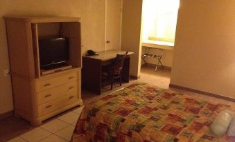 Su Casa Inn & Suites