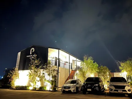 Penguin Villa Resort & Bistro Отели рядом с достопримечательностью «Wat Chong Lom»