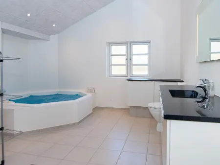 Modern Retreat by Water - by Traum Ferienwohnungen Отели в г. Borkop