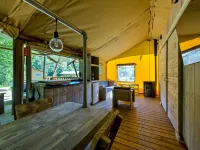 Glamping Tent in Tranquil Park Hotels in Dalfsen