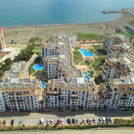 2 Bed Flat-Sleeps 4-Pets-Parking-Marina Duquesa