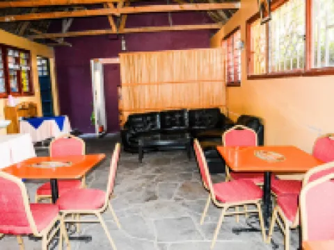 パイン ブリーズ ゲッタウェイ ルケニヤ アティ・リバーのホテル