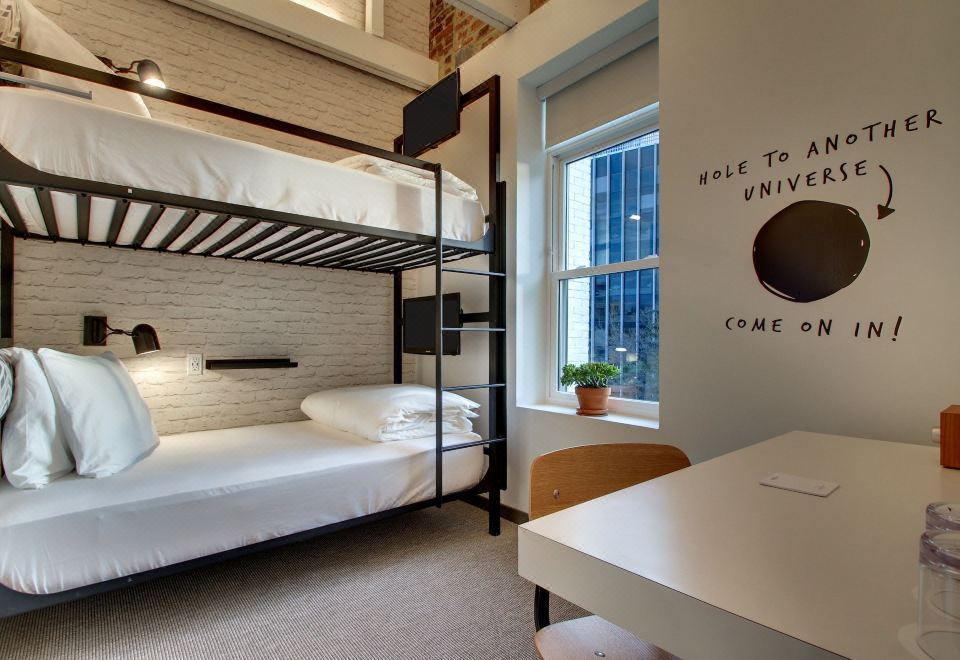 3. 호텔 하이브..