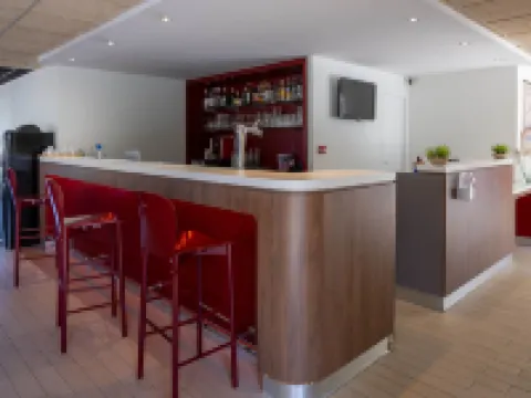 นออแมย์สอาร์เลส โรงแรมในอาร์ล