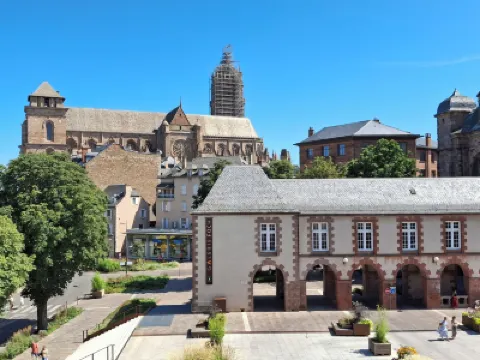 Hôtel de la Tour Maje Hotels near Rodez Train Station