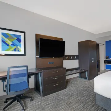 Holiday Inn Express & Suites MILWAUKEE - BROOKFIELD by IHG