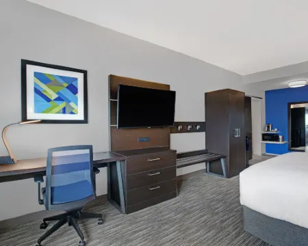 Holiday Inn Express & Suites MILWAUKEE - BROOKFIELD by IHG Hotels in Brookfield