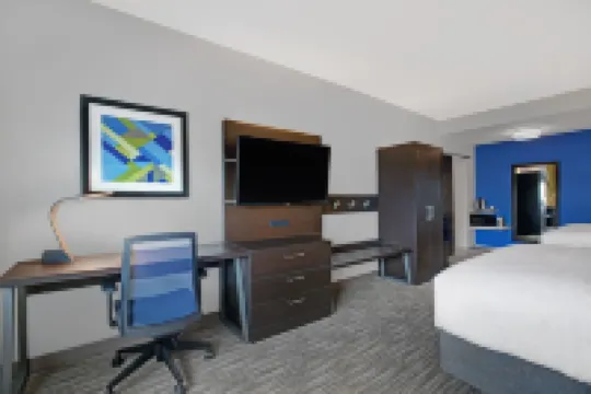 Holiday Inn Express & Suites MILWAUKEE - BROOKFIELD by IHG