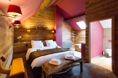 River Lodge Hotel Insolite فنادق في Anhee