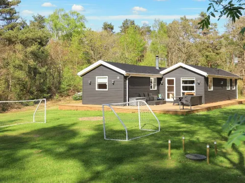 Attractive Holiday Home with Whirlpool near Hadsund - Wifi