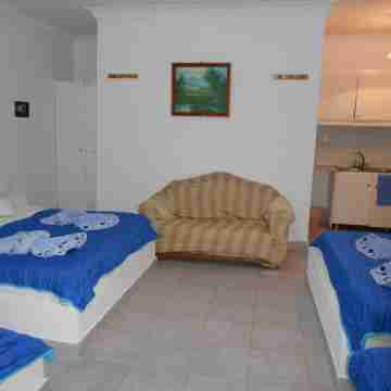 Studios Apartments Kapetanios Rooms