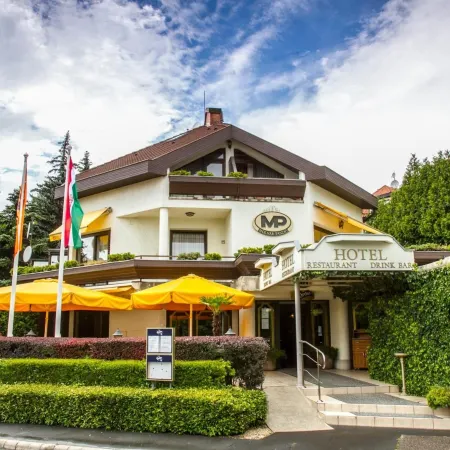 Hotel Molnár Отели рядом с достопримечательностью «Железнодорожный вокзал Дели»