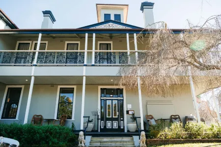 Hotel Etico at Mount Victoria Manor Отели в г. Kanimbla