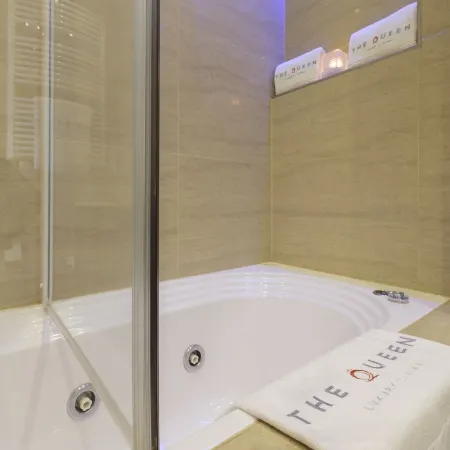 The Queen Luxury Apartments - Villa Medici