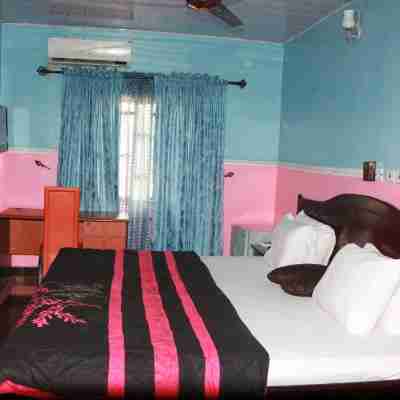 L & L Executive Hotels and Suites Rooms