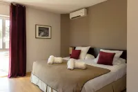 Les Villas du Château de Lastours Hotels in Treilles