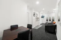 Comfort Apartments Melbourne Central - balcony