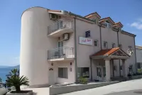 Pink Inn Hotels in Podstrana