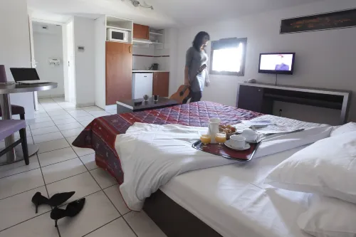 Adonis Carcassonne Résidence la Barbacane Hôtels à : Aude