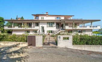 Plush Villa Apartment in Tavullia with Hot Tub