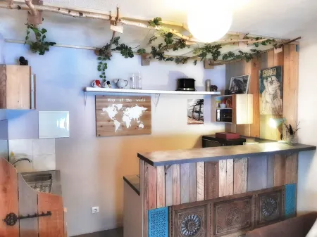 Les gîtes Insolites de l'Etang d'Anty Отели в г. Пломбьер-Ле-Бэн