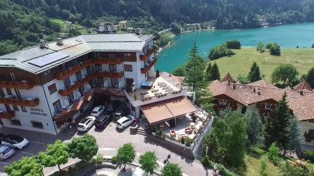 Ariston Lake View Hotel Отели рядом с достопримечательностью «Lake Molveno»