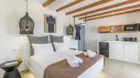 Elements of Milos Hotels near Agios Konstantinos Syrmata
