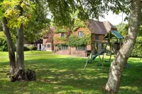 Country Home with Tennis Court & Hot Tub Hotels in Lower Dicker