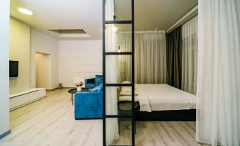 Rooftop City View Apartments