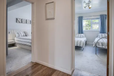 Hazeley - 3 Bedroom Holiday Home - Begelly Hôtels à proximité de : Folly Farm Adventure Park and Zoo