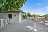 Marina Bay Cottages