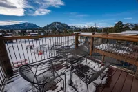 Blue Door Inn - Mountain view