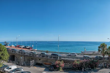 Villa Cadiz Apartments Varazze