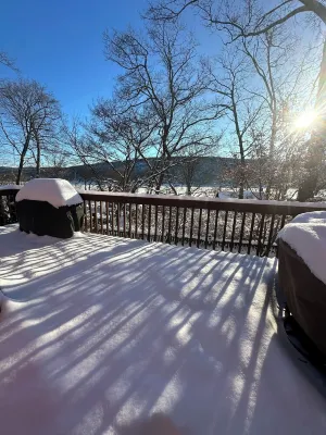 BillyMoe’s Bungalow, A low key 3 Bedroom house with lake view.